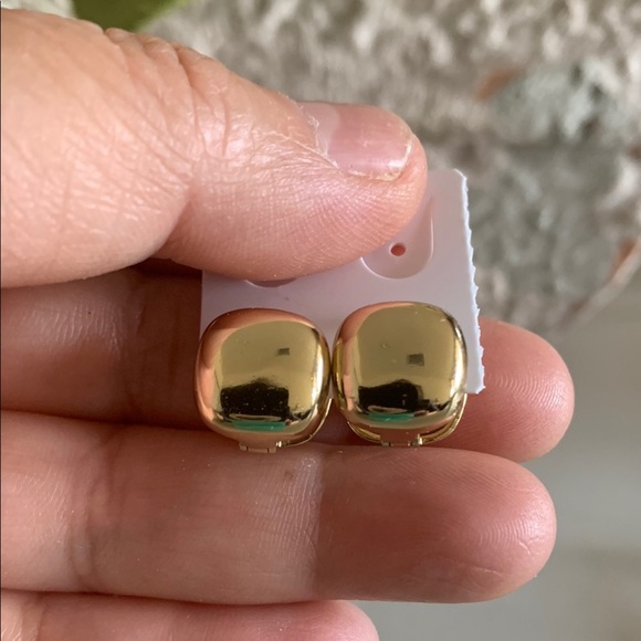 Jewelry - Elegant Gold Plated Earrings